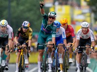 Jasper Philipsen sa teší z víťazstva v záverečnom špurte 11. etapy na Tour de France 2023.