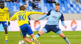 Ben Cottrell (Zemplín) a Alen Mustafić (Slovan) počas 20. kola Niké ligy.