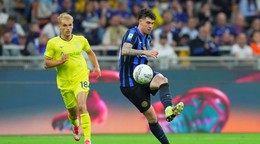 Alessandro Bastoni a Gustav Isaksen. 
