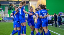 Slovenské futbalistky sa tešia z gólu