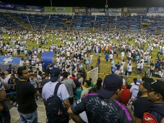 Fanúšikovia na štadióne v Salvadore.