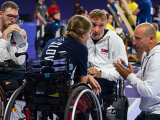 Tréner Martin Gabko, slovenskí reprezentanti v bocci Róbert Mezík (BC2), Tomáš Král (BC1) a Eliška Jankechová (BC2).