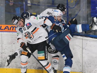 Eduard Šimun (vľavo) a Matej Bača v zápase HC Košice - HK Nitra v 8. kole Tipos extraligy.