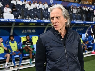 Tréner Jorge Jesus na lavičke Al Hilal.