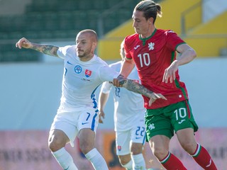 Vladimír Weiss ml. (vľavo) v zápase Slovensko - Bulharsko v príprave na EURO 2020.