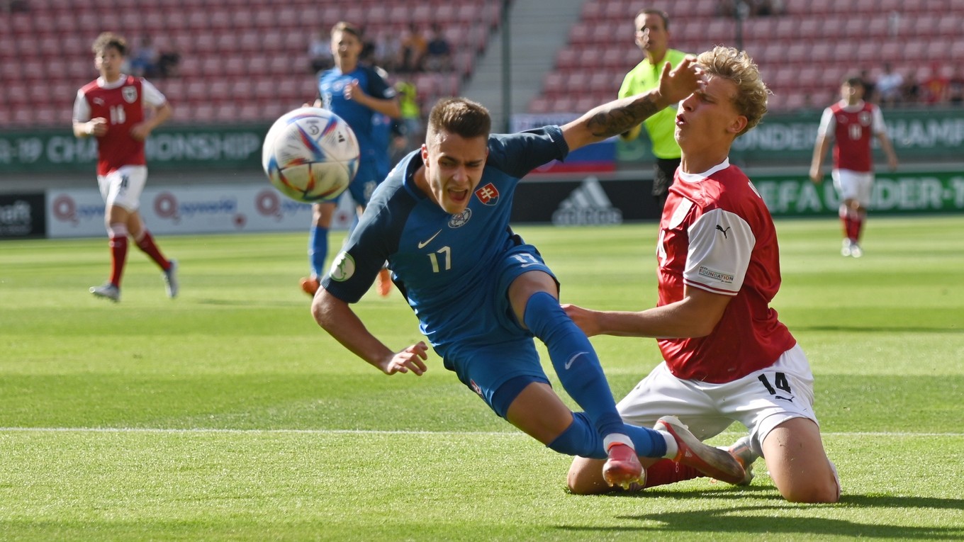 Slovenskí futbalisti v rozhodujúcom zápase zdolali rovesníkov z Rakúska.