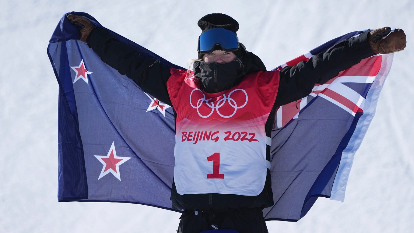 Snoubordistka Zoi Sadowská Synnotová vybojovala na ZOH v Pekingu 2022 historicky prvé zlato pre Nový Zéland.