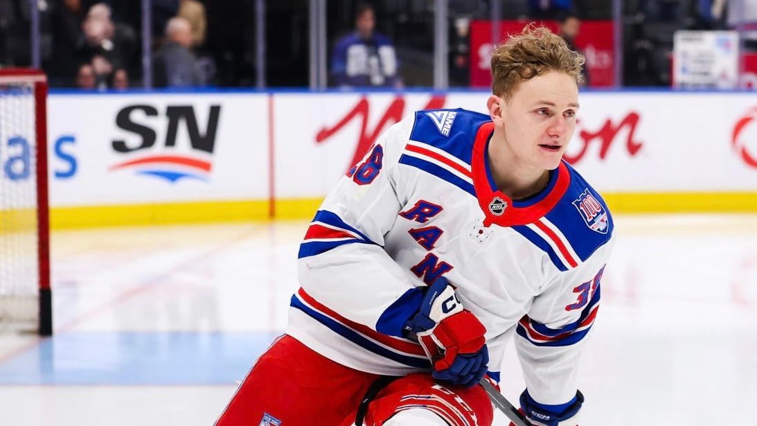 Sýkora debutoval v NHL s číslom slovenskej ikony. Pochvaľoval si chémiu s olympijským víťazom