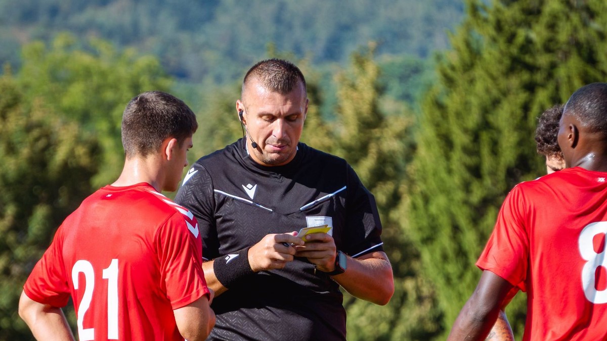 Momentka zo zápasu FK MŠK Považská Bystrica a FK Baník Lehota pod Vtáčnikom.