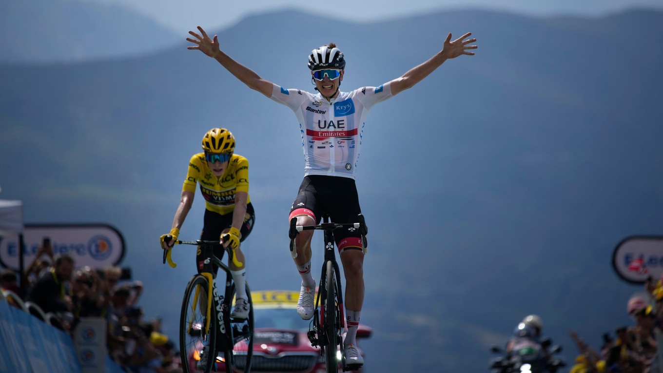 Tadej Pogačar vyhral 17. etapu na Tour de France 2022, druhý skončil Jonas Vingegaard.