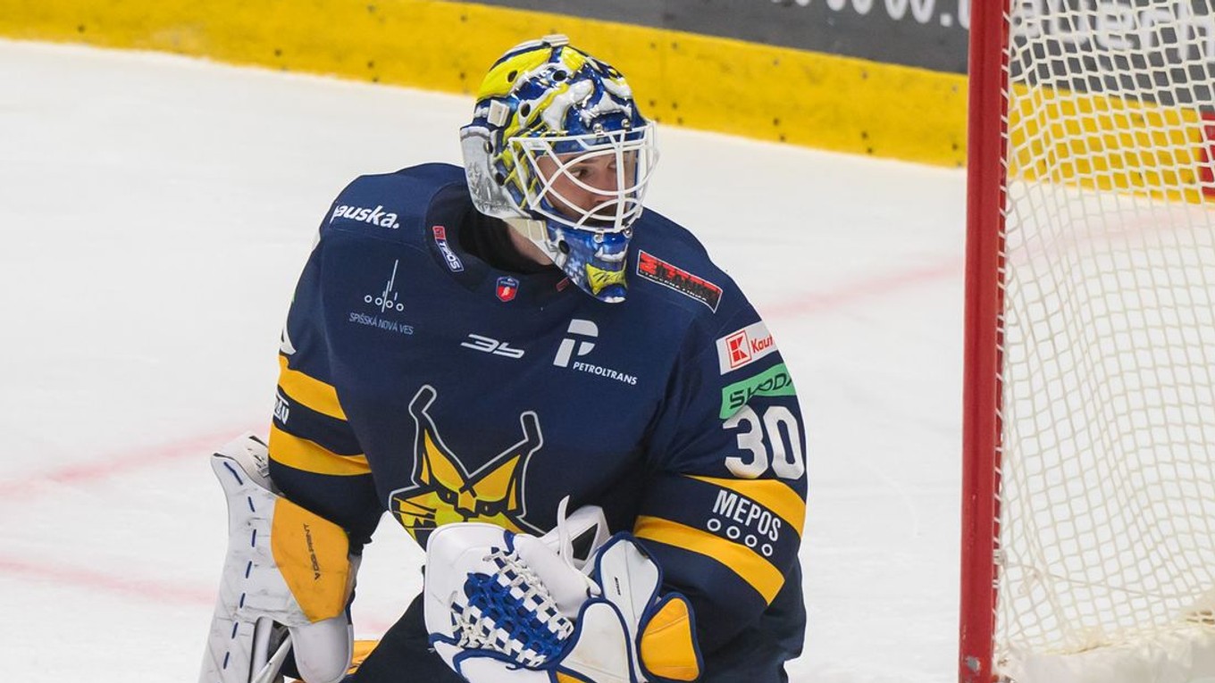 Na snímke brankár Mareks Mitens v drese Spišskej Novej Vsi.