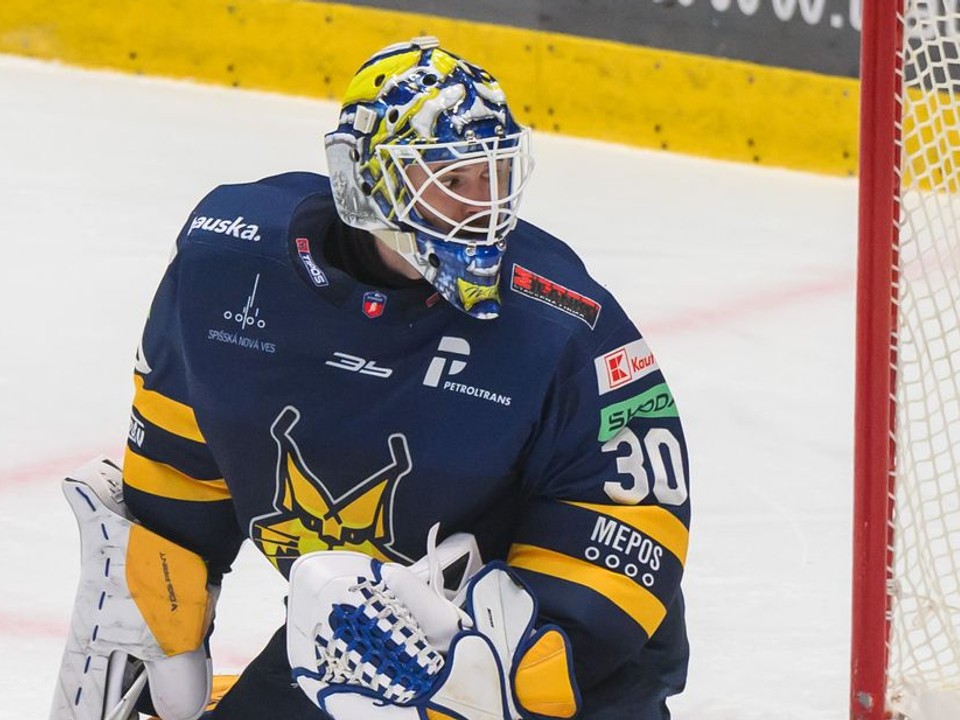 Na snímke brankár Mareks Mitens v drese Spišskej Novej Vsi.