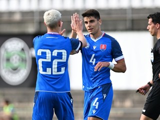 Momentka zo zápasu Slovensko - Slovinsko, vpravo Adam Obert