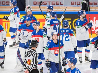 Slovenskí hokejisti po štvrťfinále MS v hokeji 2022.