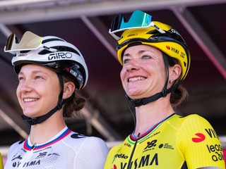 Slovenská cyklistka Viktória Chladoňová (vľavo) a Marianne Vosová. 