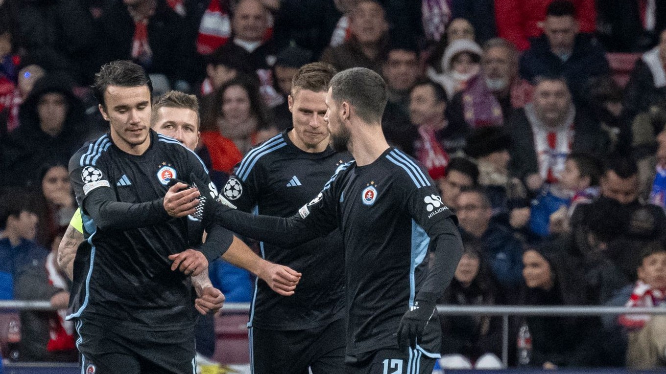 Futbalisti ŠK Slovan Bratislava v zápase s Atléticom Madrid.