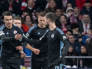 Futbalisti ŠK Slovan Bratislava v zápase s Atléticom Madrid.