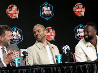 Bývalí vynikajúci basketbalisti, zľava Dirk Nowitzki, Tony Parker a Dwyane Wade. 