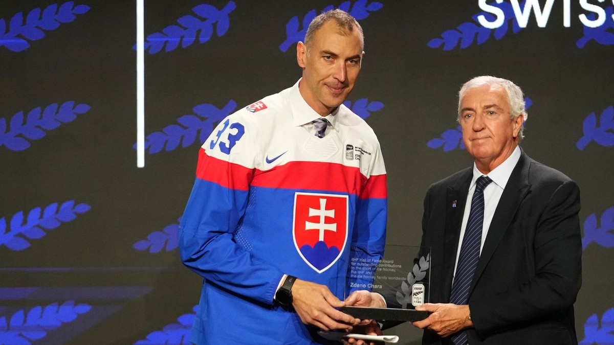 Zdeno Chára vstúpil do Siene slávy IIHF.