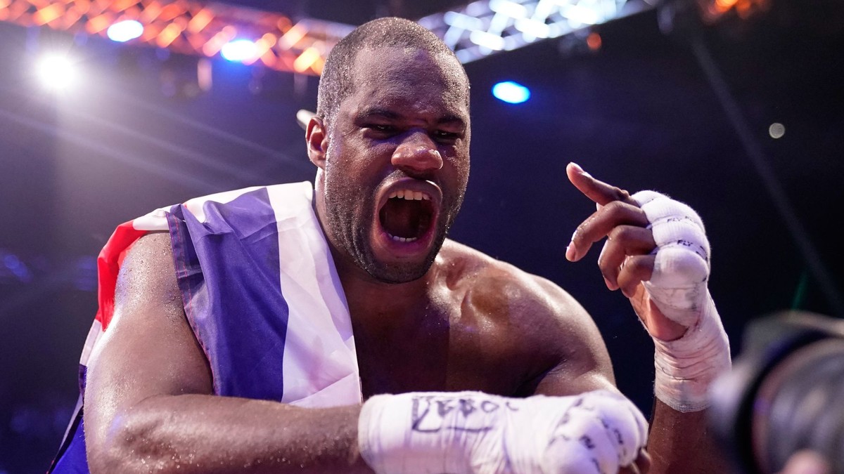 Britský boxer Daniel Dubois je šampiónom v ťažkej váhe 2026.