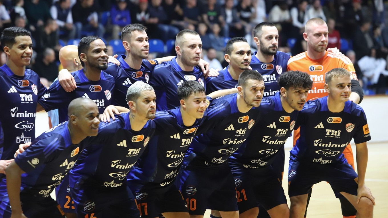 Hráči Lučenca pózujú.