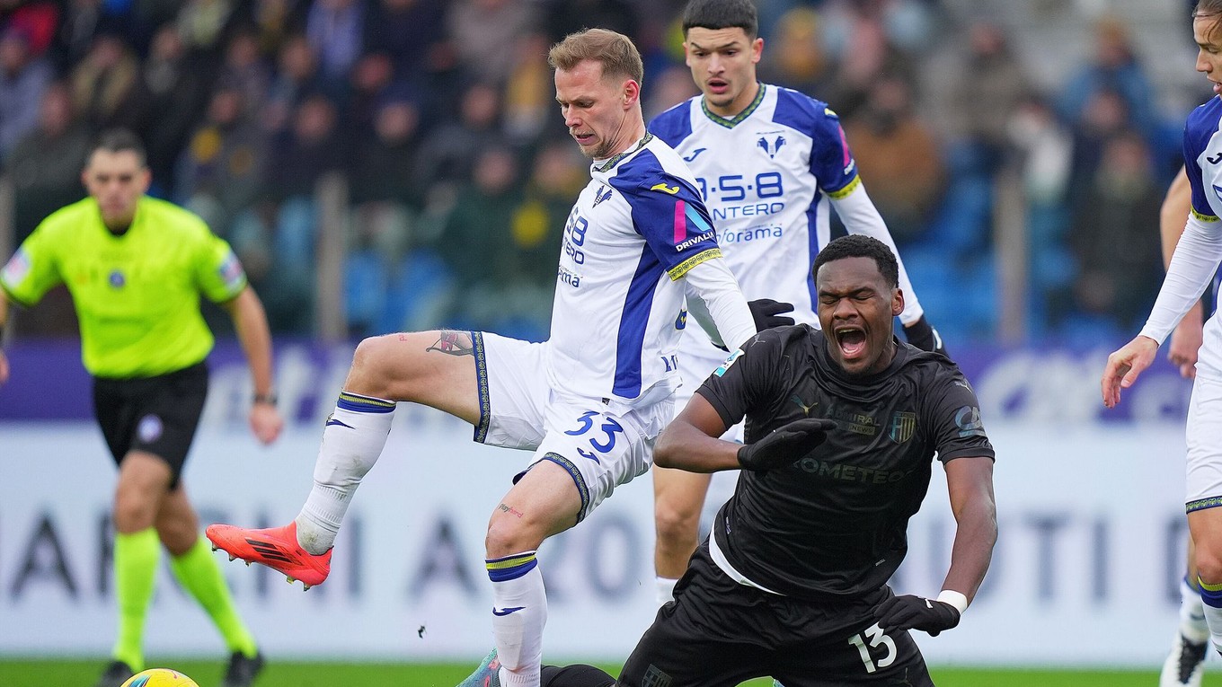 Ondrej Duda v zápase s Parmou