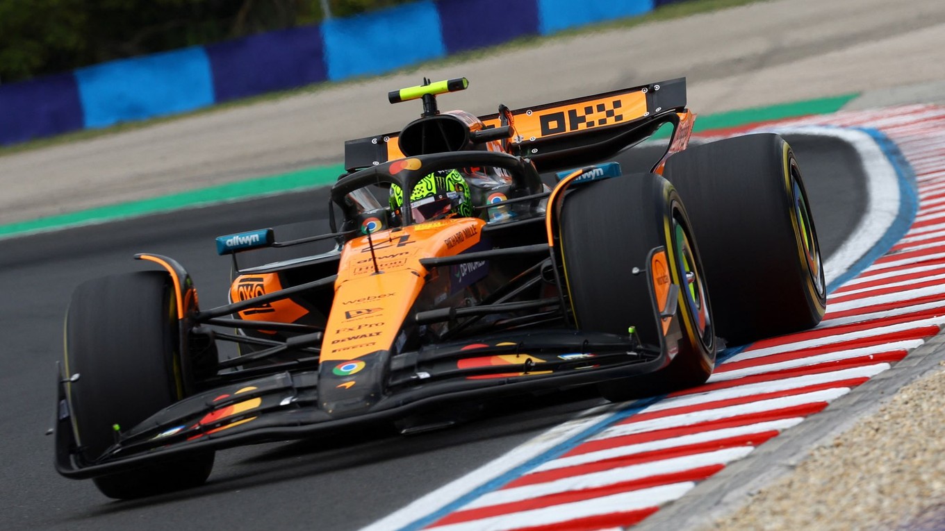 Monopost tímu McLaren.