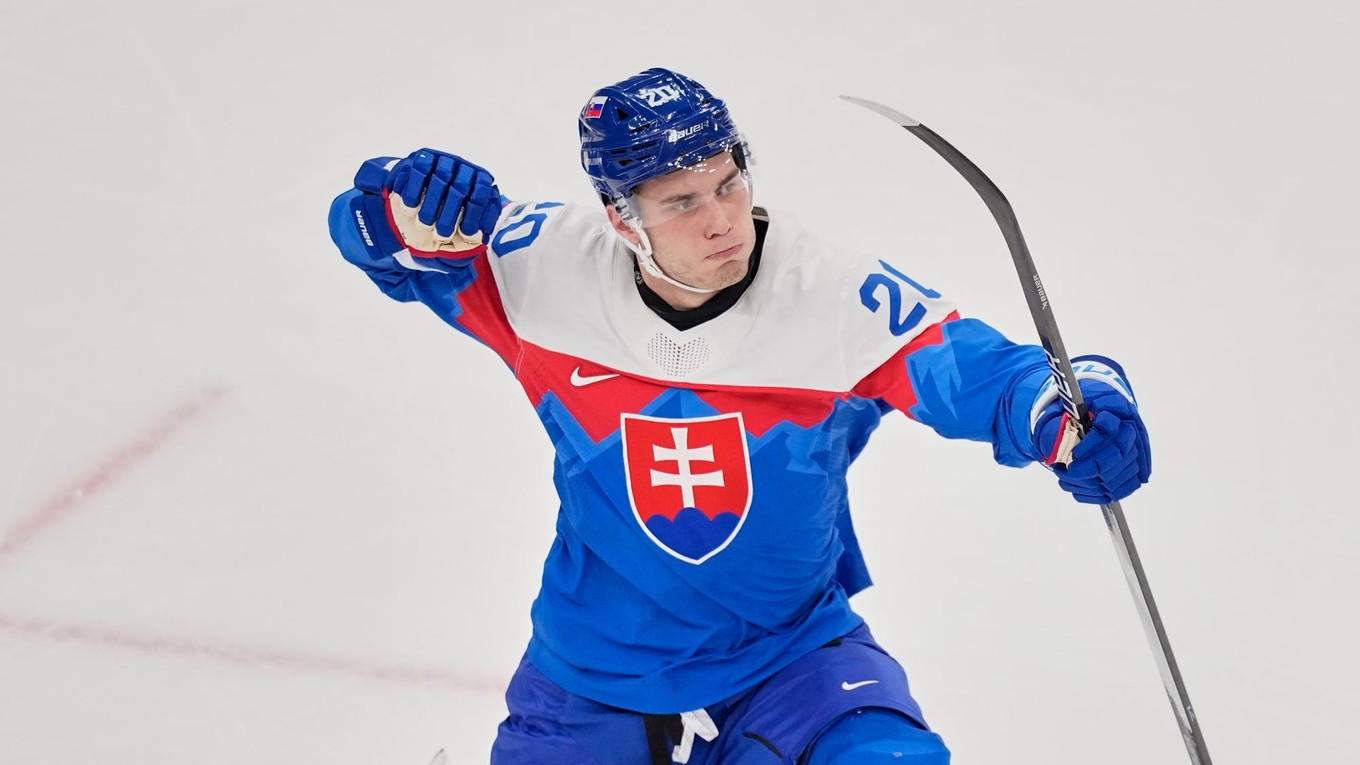 Juraj Slafkovský oslavuje gól v zápase Slovensko - Fínsko na ZOH 2026.