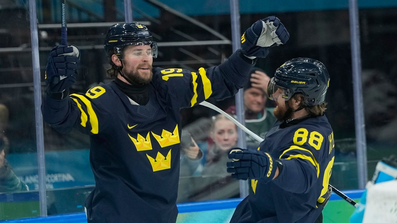 Švédsko oslavuje gól.