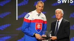 Zdeno Chára vstúpil do Siene slávy IIHF.