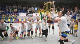 Hádzanárky Michaloviec oslavujú zisk titulu