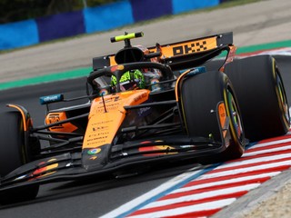 Monopost tímu McLaren.
