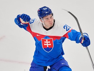 Juraj Slafkovský oslavuje gól v zápase Slovensko - Fínsko na ZOH 2026. 