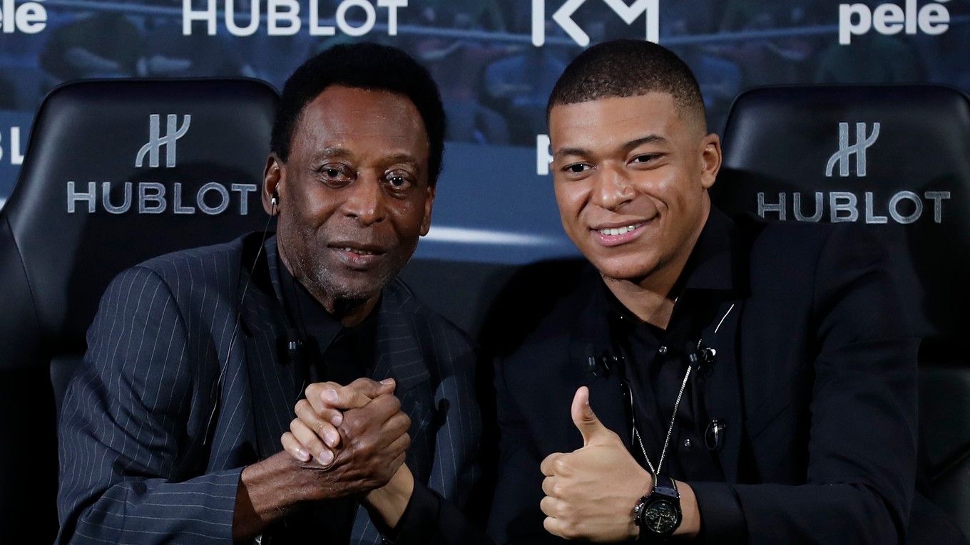 Legendárny Pelé a Kylian Mbappé v roku 2019.