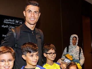 Cristiano Ronaldo po prílete do Rijádu, kde bude hrávať za saudskoarabský Al Nassr.