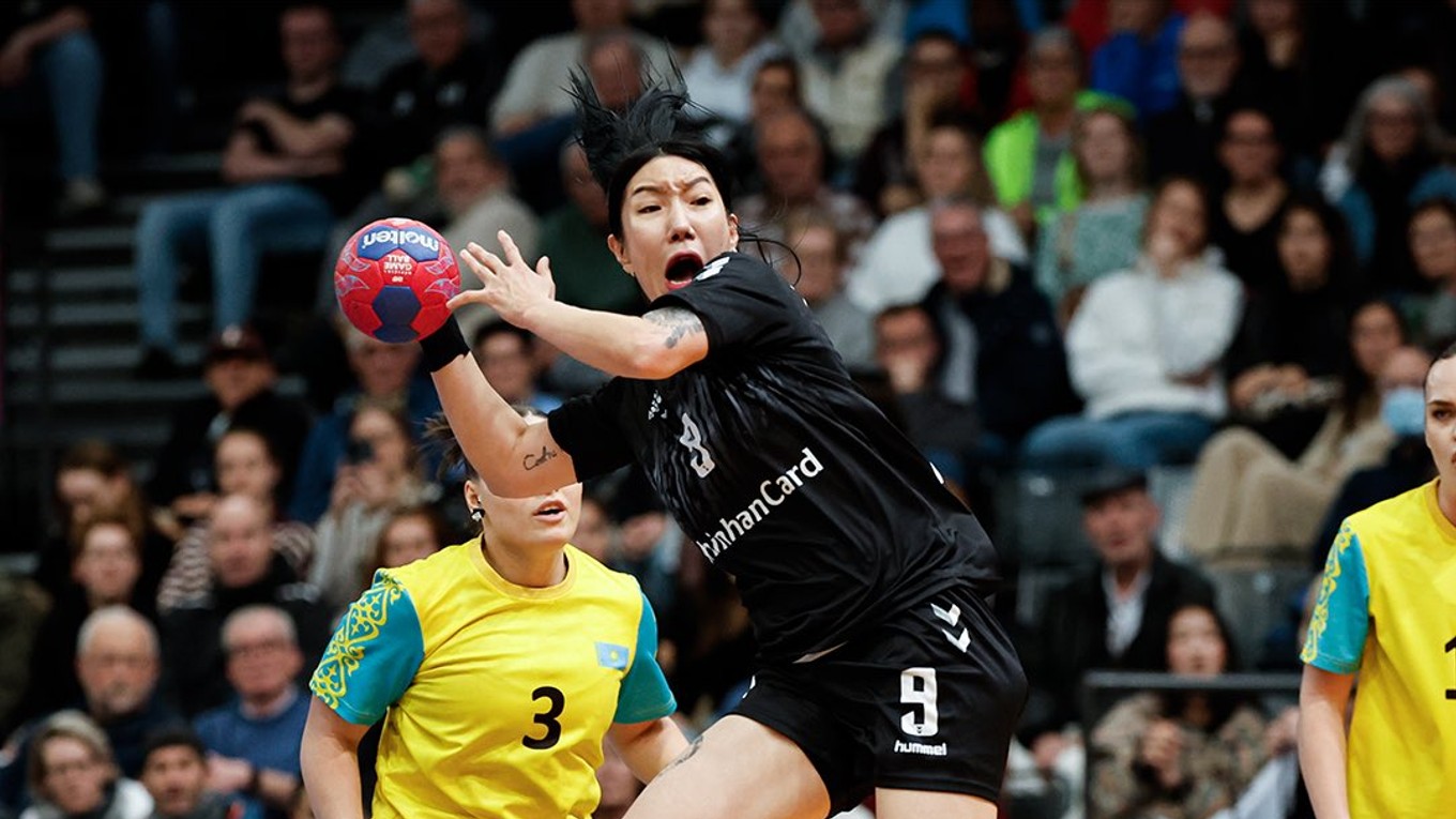 Momentka z majstrovstiev sveta v hádzanej žien 2025.