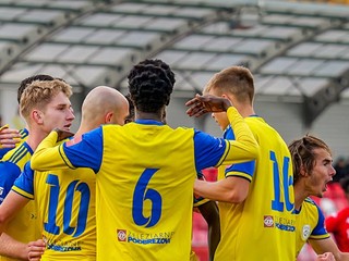 Radosť hráčov FK Pohronie po strelení gólu proti Liptovskému Mikulášu.