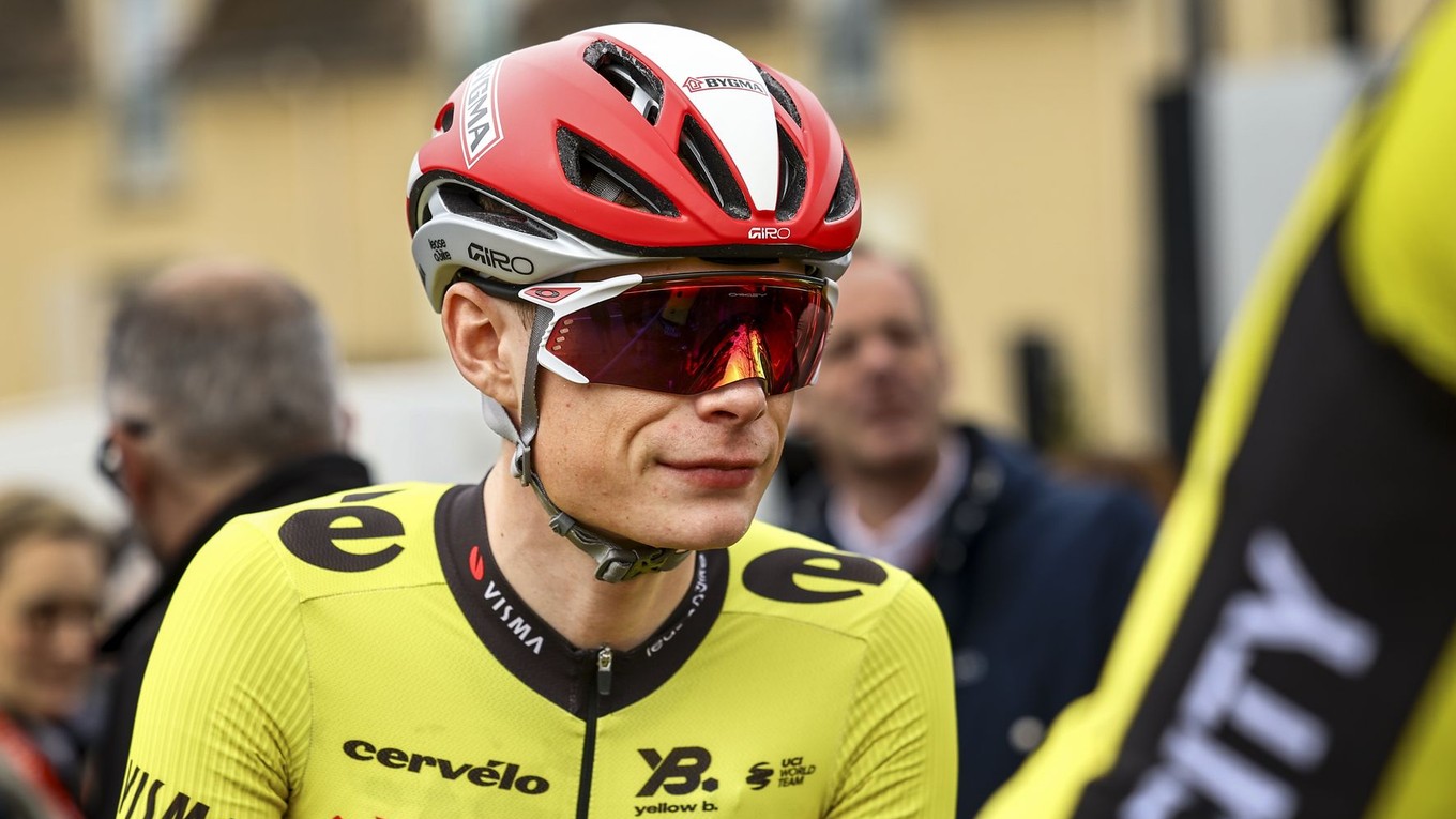 Dánsky cyklista Jonas Vingegaard v drese tímu Visma-Lease a Bike.