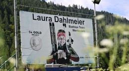 Laura Dahlmeierová na bilboarde.