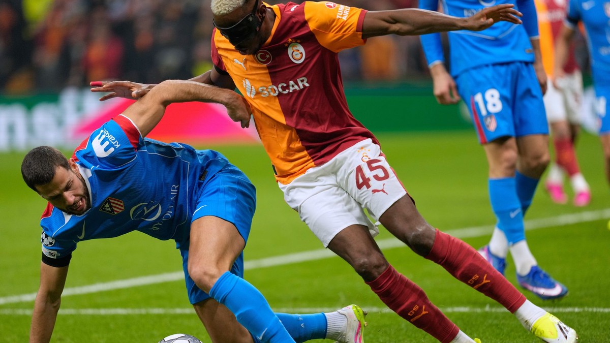 David Hancko a Victor Osimhen.