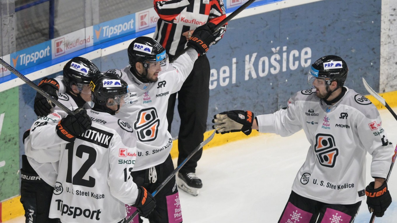 Gólová radosť hráčov Košíc v zápase  hokejovej Tipsport ligy.