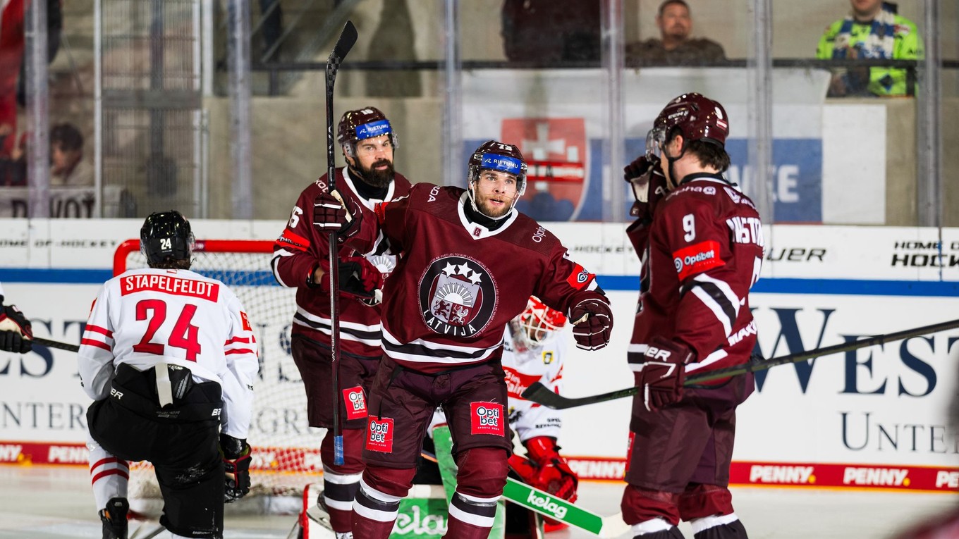 Radosť hráčov Lotyšska.