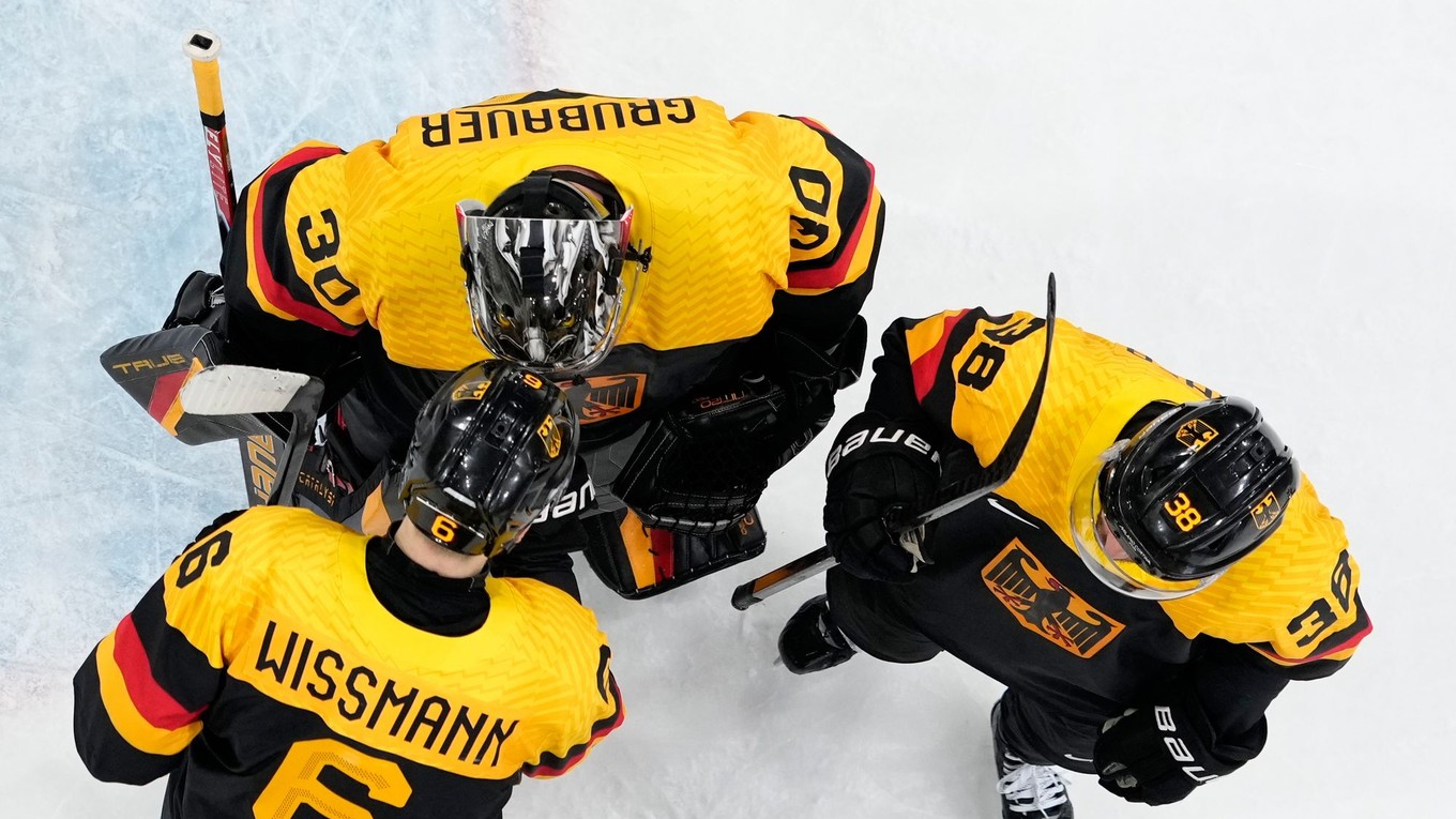 Nemecký brankár Grubauer Philipp.