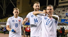 Lukáš Haraslín, Milan Škriniar a Ondrej Duda sa tešia po strelenom góle v zápase Azerbajdžan - Slovensko v skupine 1 C-divízie Ligy národov.