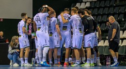 Hádzanári Tatrana Prešov počas zápasu.