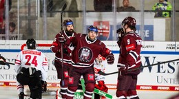 Radosť hráčov Lotyšska.