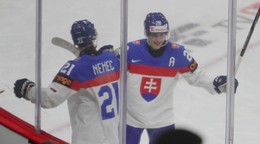 Radosť slovenských mladíkov po góle do siete Švajčiarska na MS U20 2026.