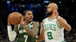 Kevin Porter Jr. (7) v súboji s Derrickom Whiteom (9) v zápase NBA Milwaukee Bucks - Boston Celtics.