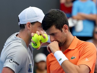 Vasek Pospisil a Novak Djokovic.