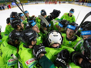 Hráči Žiliny sa radujú z víťazstva po zápase hokejovej Tipsport ligy.